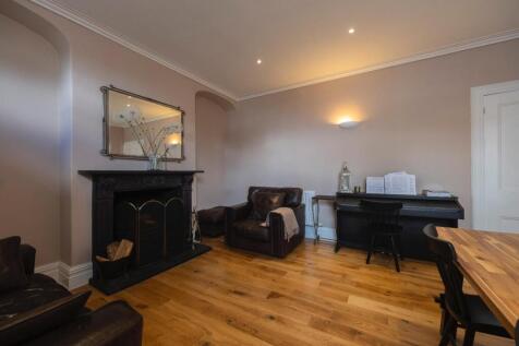 Laburnum House-009.JPG