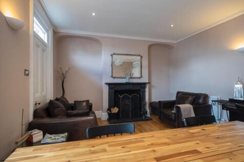 Laburnum House-012.JPG