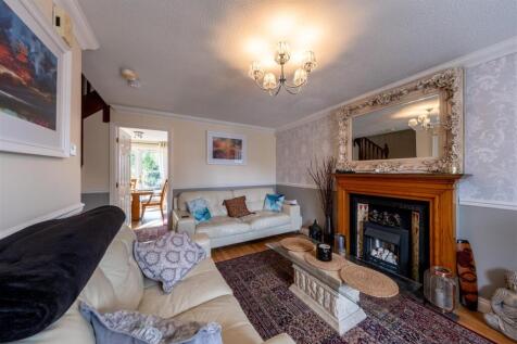 8 Gowy Court-008.jpg
