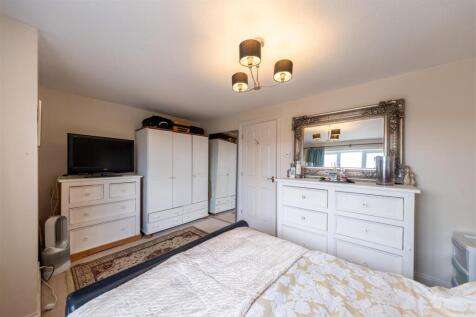 8 Gowy Court-015.jpg