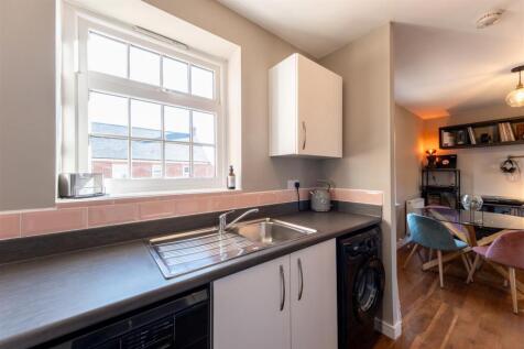 49 Hazelhurst Way-002.jpg