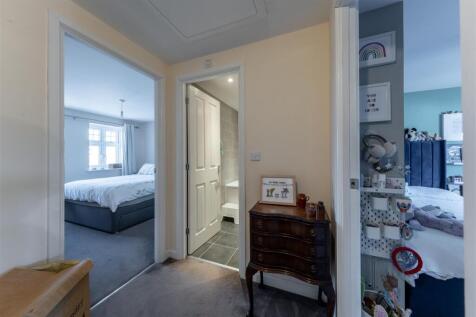 15 Wavell Way-027.jpg