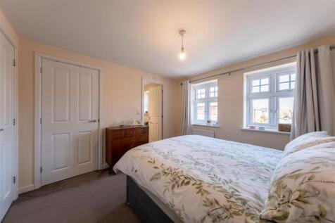 15 Wavell Way-016.jpg