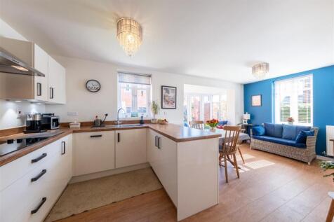 3 Tiverton Way-006.jpg