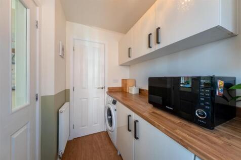 3 Tiverton Way-011.jpg