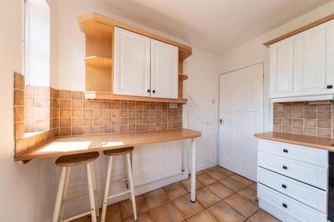 4 Whalley Drive-003.jpg