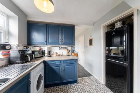 28 Oathills Drive-002.jpg