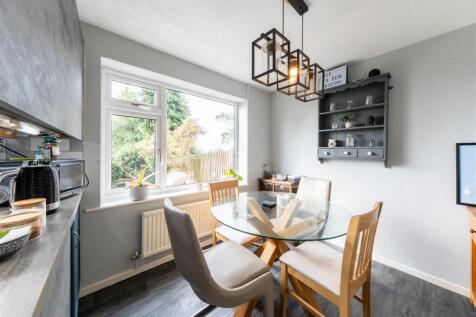 28 Oathills Drive-004.jpg