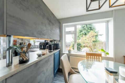 28 Oathills Drive-006.jpg