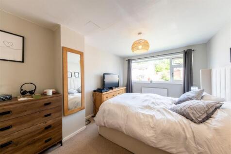 28 Oathills Drive-015.jpg