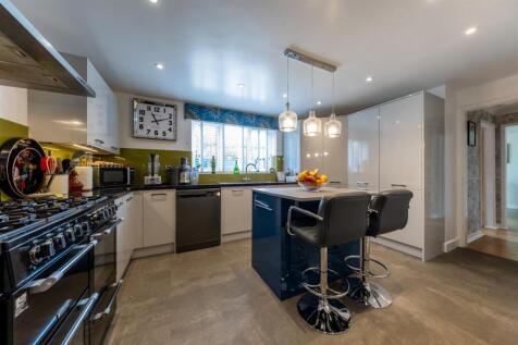 26 Chesterfield Close-001.jpg
