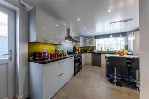 26 Chesterfield Close-002.jpg