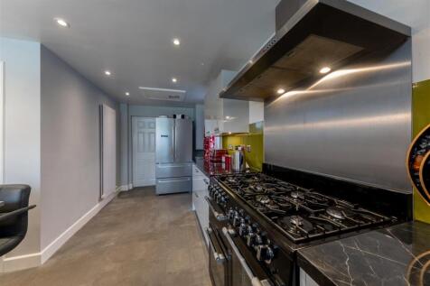 26 Chesterfield Close-004.jpg