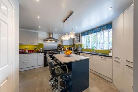 26 Chesterfield Close-006.jpg