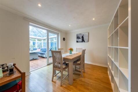 26 Chesterfield Close-008.jpg
