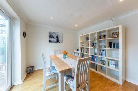 26 Chesterfield Close-010.jpg