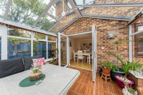 26 Chesterfield Close-013.jpg