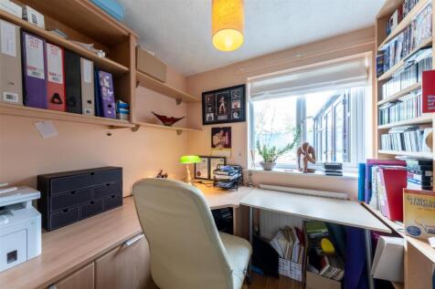 26 Chesterfield Close-014.jpg
