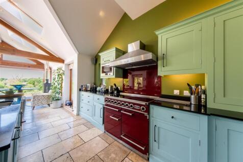 Broadway Farmhouse-004.jpg