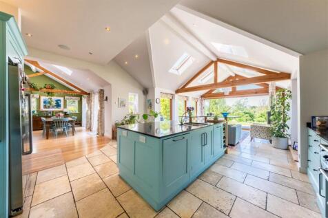 Broadway Farmhouse-005.jpg