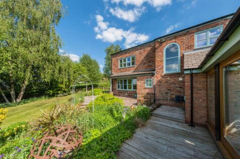 Broadway Farmhouse-00136.jpg