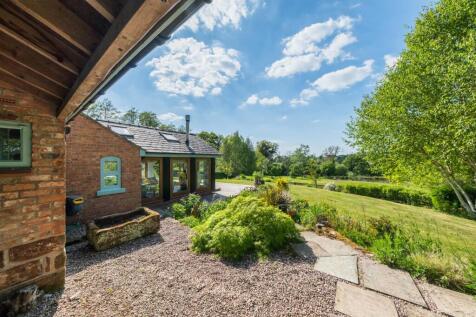 Broadway Farmhouse-00138.jpg