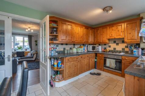 4 Lancaster Close -6.jpg