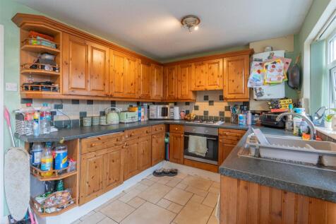 4 Lancaster Close -2.jpg
