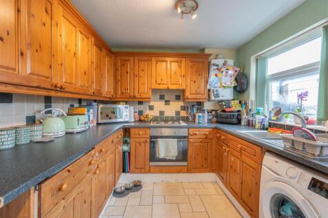 4 Lancaster Close -4.jpg