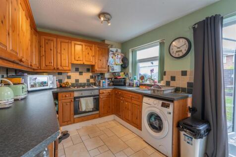 4 Lancaster Close -3.jpg