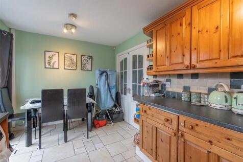4 Lancaster Close -5.jpg
