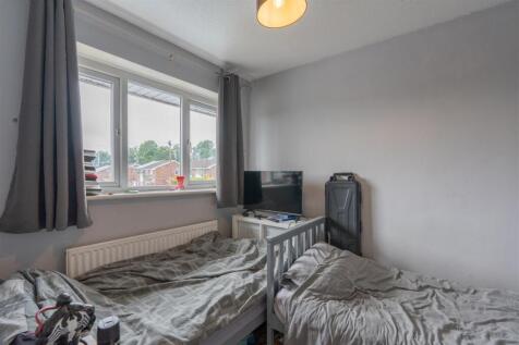 4 Lancaster Close -19.jpg