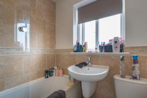 4 Lancaster Close -25.jpg