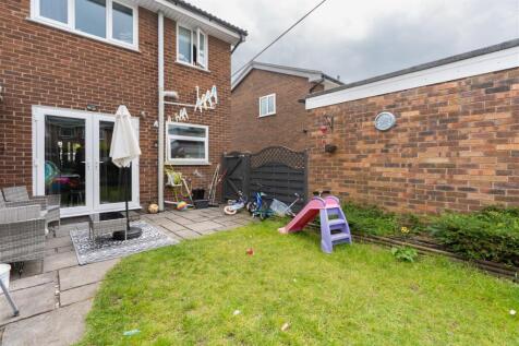 4 Lancaster Close -40.jpg