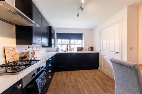 15 Hazelhurst Way-001.jpg