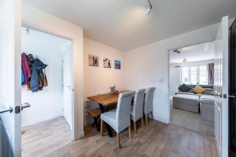 15 Hazelhurst Way-002.jpg