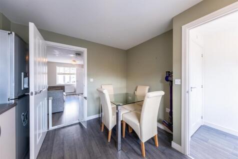 19 Hazelhurst Way-002.jpg