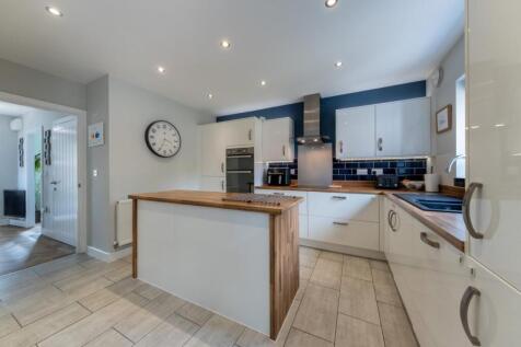 30 Thistle Close-001.jpg