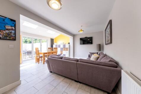 30 Thistle Close-006.jpg