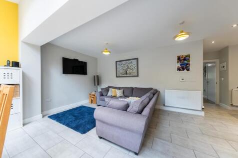30 Thistle Close-010.jpg