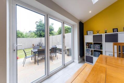 30 Thistle Close-013.jpg