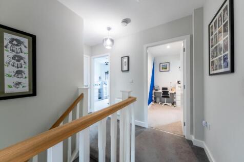 30 Thistle Close-045.jpg