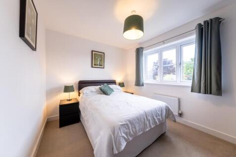 30 Thistle Close-039.jpg