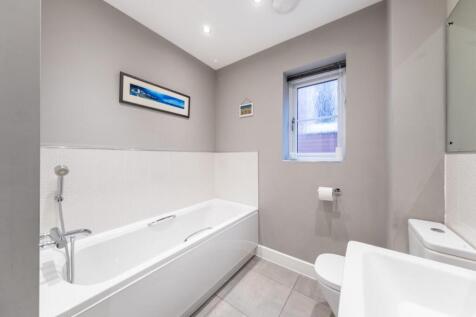 30 Thistle Close-042.jpg