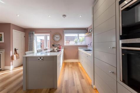 10 Abbotts Road-001.jpg