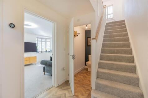 19 Tiresford Close-14.jpg