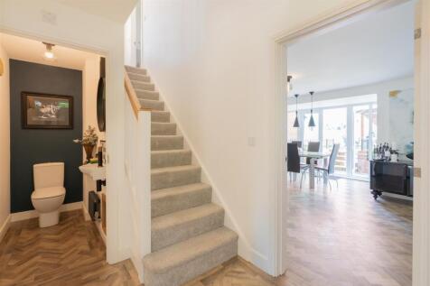 19 Tiresford Close-15.jpg