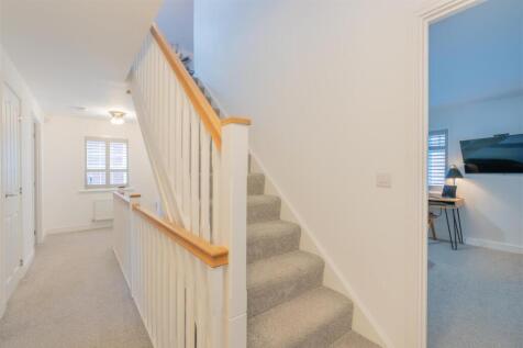 19 Tiresford Close-29.jpg