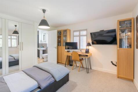 19 Tiresford Close-18.jpg