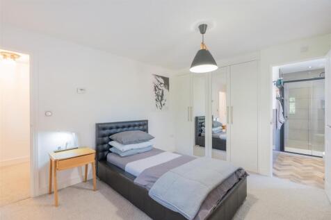 19 Tiresford Close-19.jpg